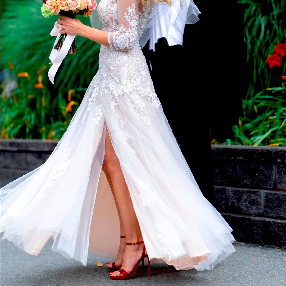 Wedding dress and veil Pronovias. Tyson model.